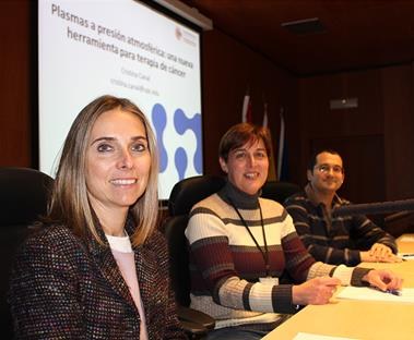 La Dra. Cristina Canal, investigadora convidada al seminari sobre l'aplicació de plasma atmosfèric com a teràpia contra el càncer del CIBIR