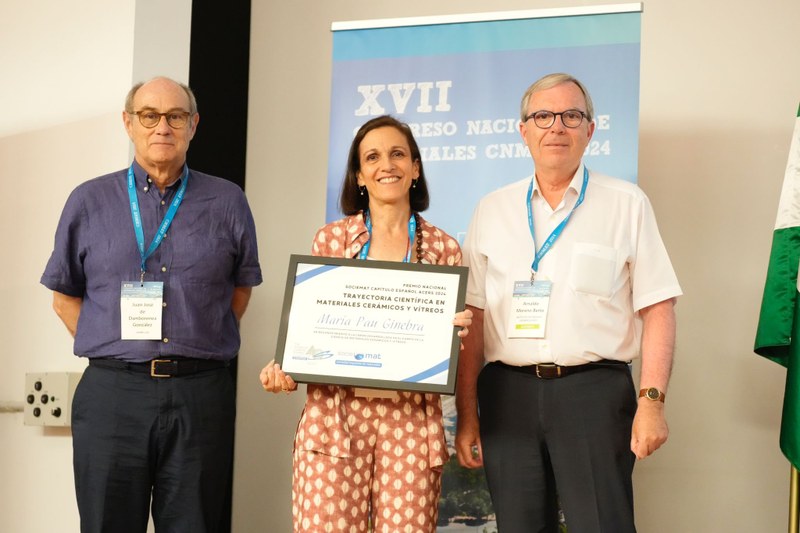 Maria Pau Ginebra rep el Premio Nacional a la Trayectoria Científica en Materiales Cerámicos y Vítreos.