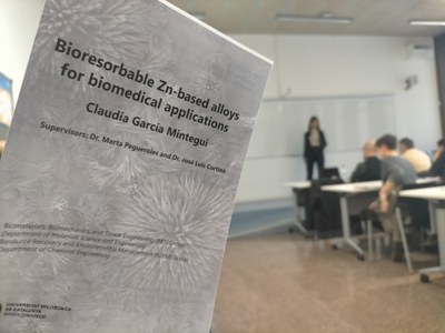 Claudia García-Mintegui presents her doctoral thesis